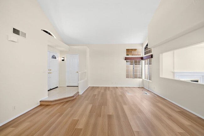 Building Photo - 2163 Sun Ridge Dr