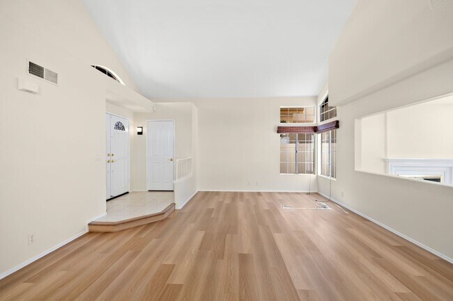 Foto del edificio - 2163 Sun Ridge Dr