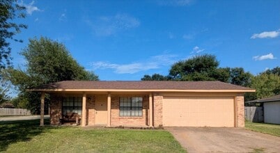 Building Photo - 4012 Shawnee Cir