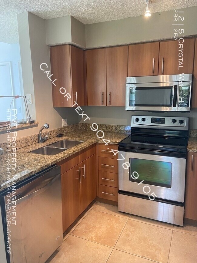 Foto del edificio - 1215 Crystal Way