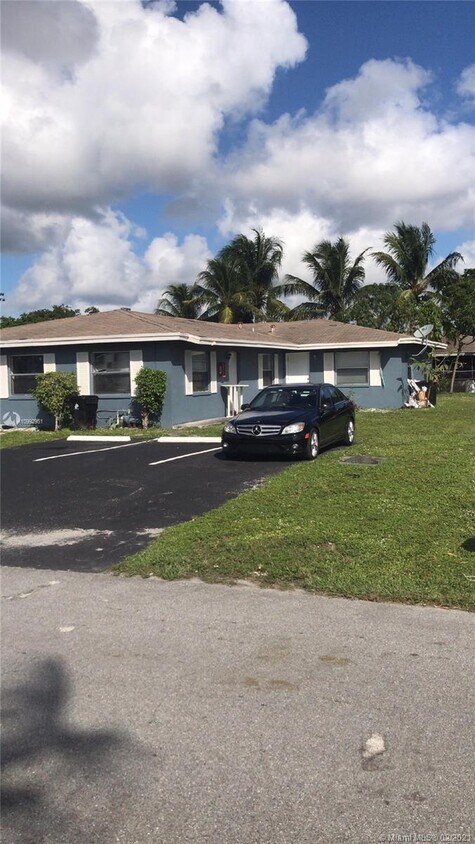 Primary Photo - 1471 NW 20th St
