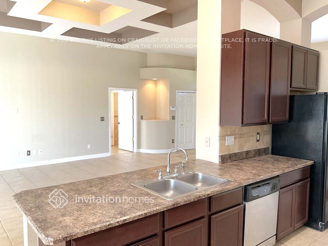 Foto del edificio - 1735 Creekwater Blvd