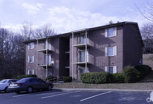 Building Photo - Kensington Forest