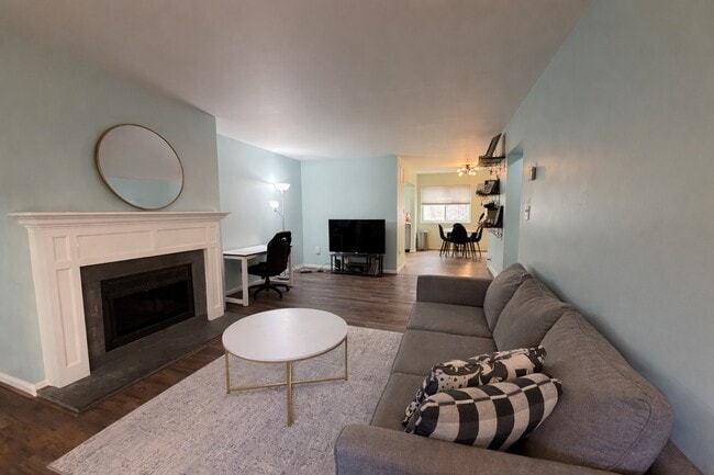 Building Photo - 7 Nicole Cir