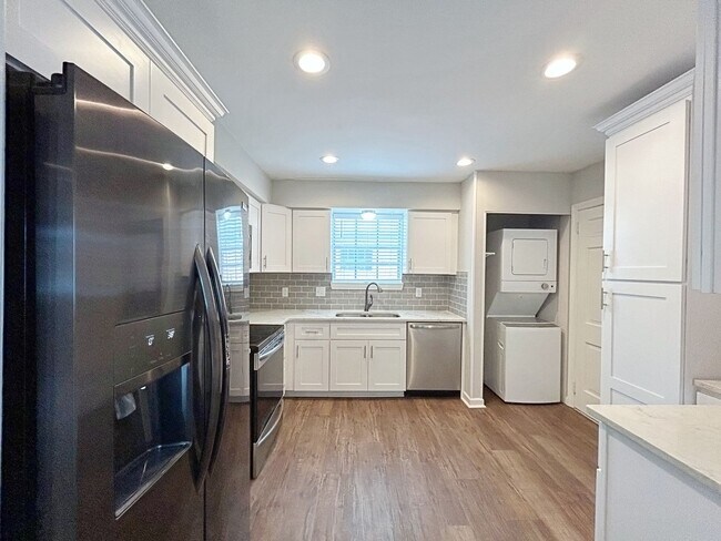 Building Photo - 2 Bedroom townhouse in Capital Heights
