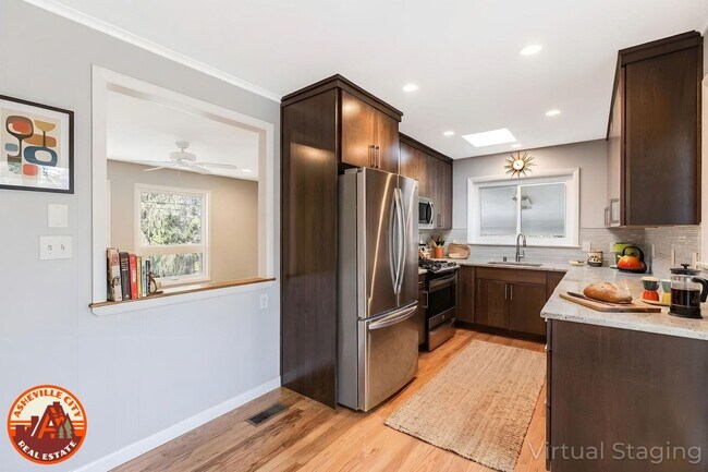 Foto del edificio - Updated 2-Bedroom Home in Gorgeous Woodland Hills (Landscaping Included)