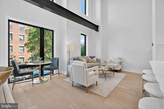 Foto del edificio - 2440 Ontario Rd NW