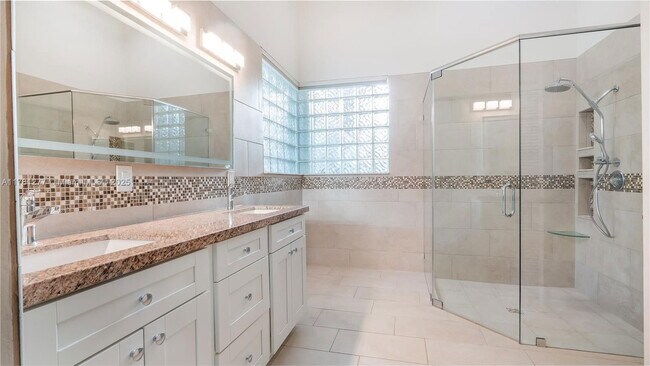 Building Photo - 1061 Bel Aire Dr E