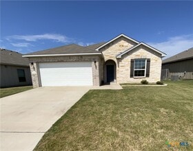 Building Photo - 1110 Lakeway Crossing Dr