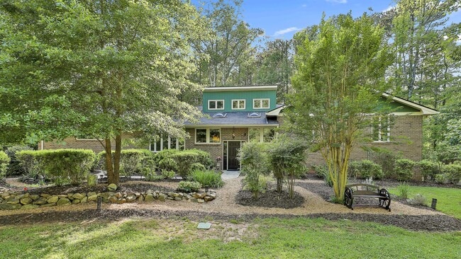 Building Photo - 120 Tall Pine Dr