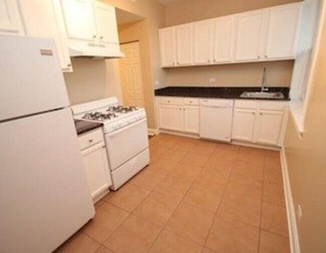 Foto del edificio - 3156 W Diversey Ave