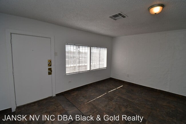 Building Photo - 3 br, 1 bath House - 1007 C Street Unit 1