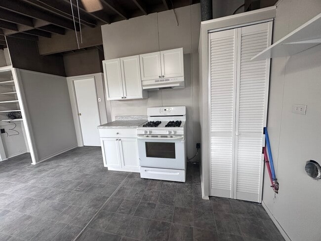 Building Photo - 403 Seminary-N