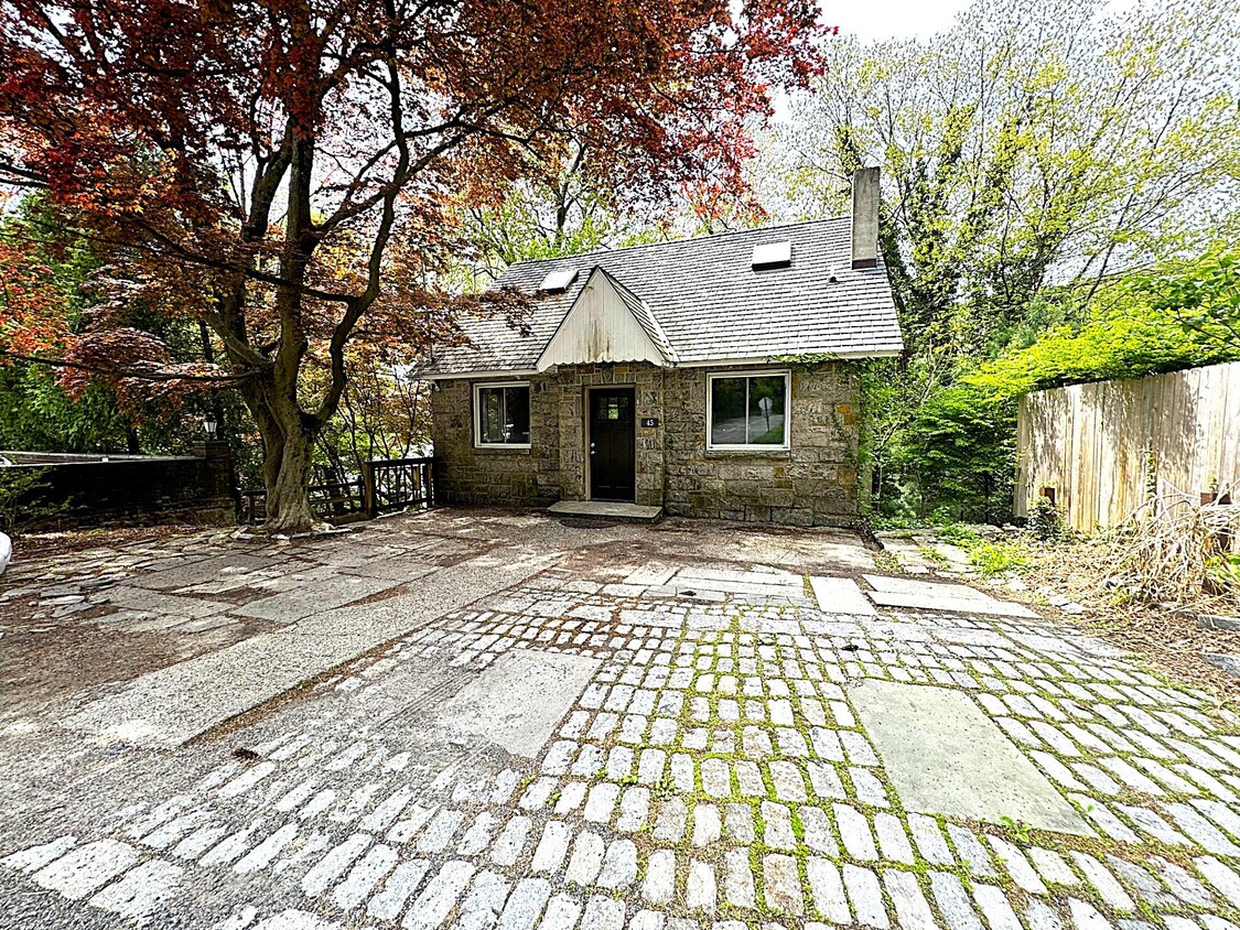 Primary Photo - 45 Lake Dr