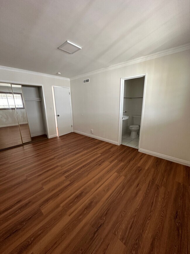 Building Photo - 700 E Angeleno Ave