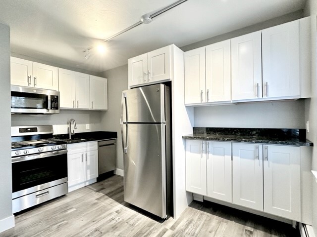 Studio Kitchen - Lynn Apartments