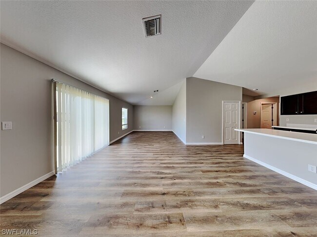 Foto del edificio - 2208 SW 3rd Terrace