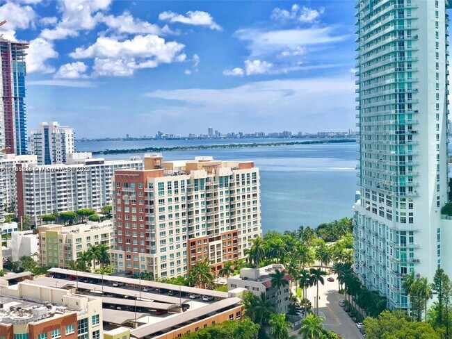Foto del edificio - 275 NE 18th St