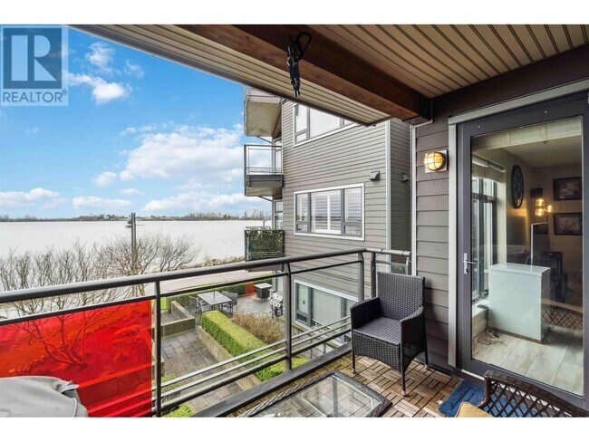 Photo du bâtiment - 14300 Riverport Way