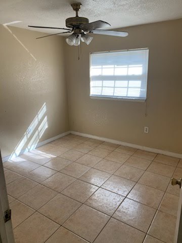 Building Photo - 2509 Sunset Dr E