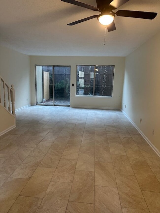 Photo - 353 MARKIN;CHARLES/HSINGFEN Apartment