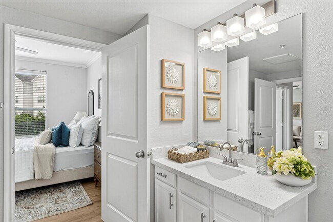 Foto del edificio - 14807 Woodland Hills Dr