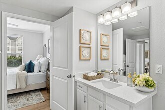 Building Photo - 14807 Woodland Hills Dr