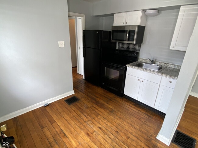 Foto del edificio - 607 N Tibbs Ave