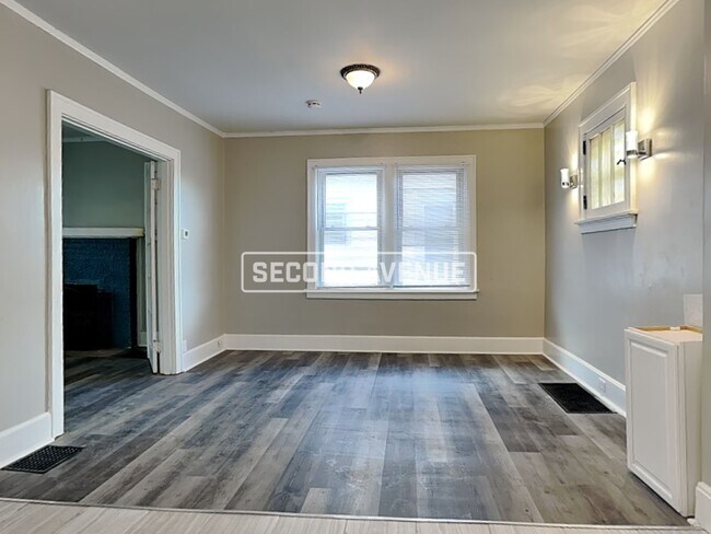Foto del edificio - 1804 Waltham Ave
