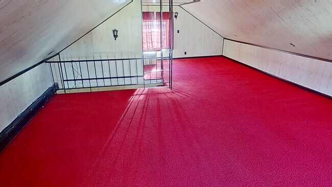 Building Photo - 2nd floor Apartment