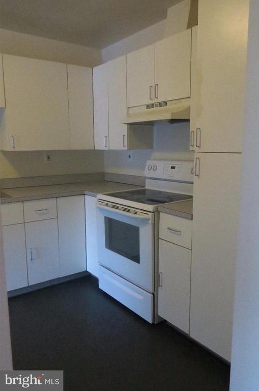 Building Photo - 3 N Christopher Columbus Blvd