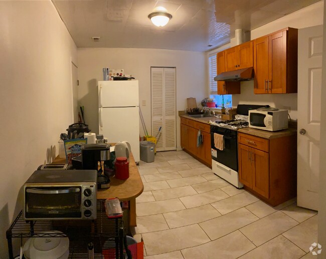 Building Photo - 254 W 31st St