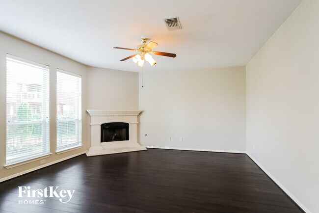 Foto del edificio - 18206 Bluewater Cove Dr