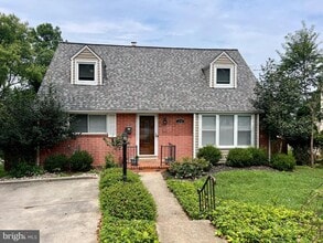 Building Photo - 218 Oak Ave