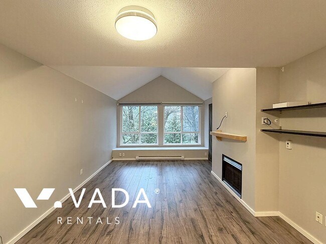 Photo du bâtiment - Carmel Highgate 1 BR APT Rental 417-6833 Village Green Burnaby: VADA