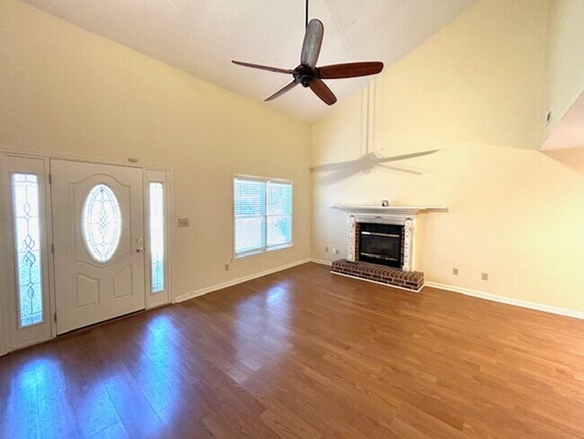 Foto del edificio - Beautiful Home for Rent in the Heart of Madison - MOVE IN SPECIAL