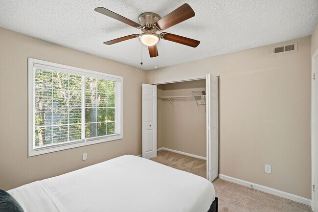 Building Photo - 1826 Lantern Ridge Dr