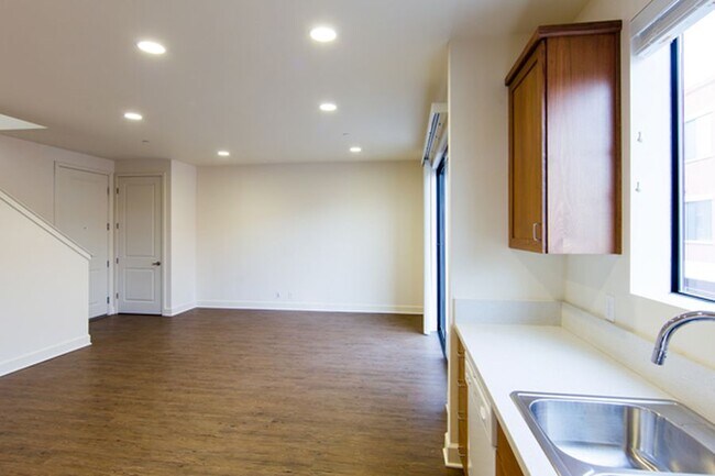 Foto del edificio - 2220 Emily St