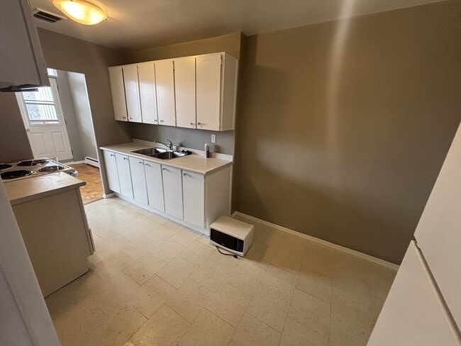 Building Photo - 1061 Queen's Blvd