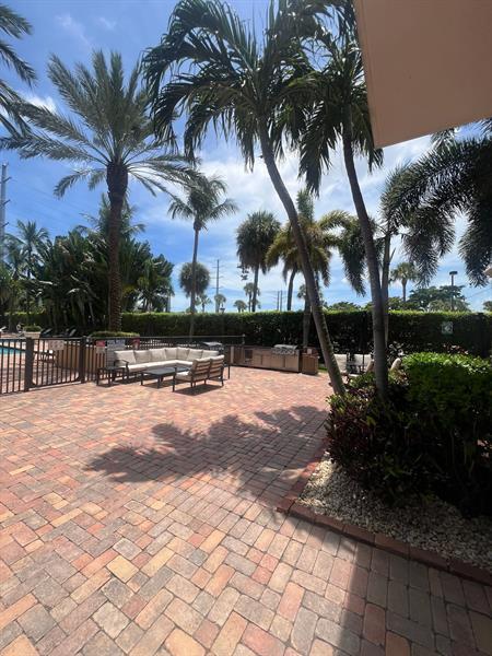 Foto del edificio - 616 Clearwater Park Rd