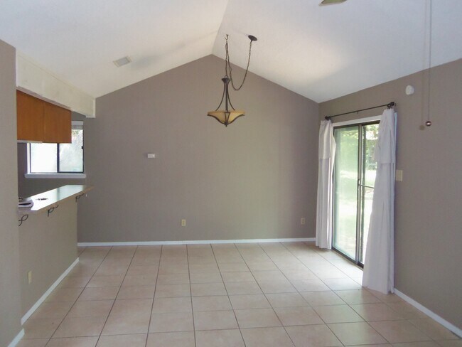 Foto del edificio - Cool duplex on large wooded lot in SW Austin