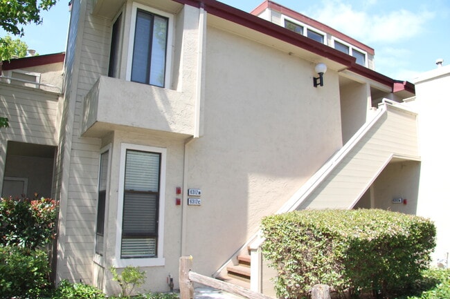 Building Photo - Lovely, Light-Filled 2 Bedroom, 2 Bath Condo
