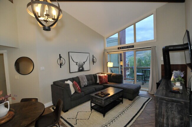 Foto del edificio - 3 bedroom condo in Wildernest available June 1st!