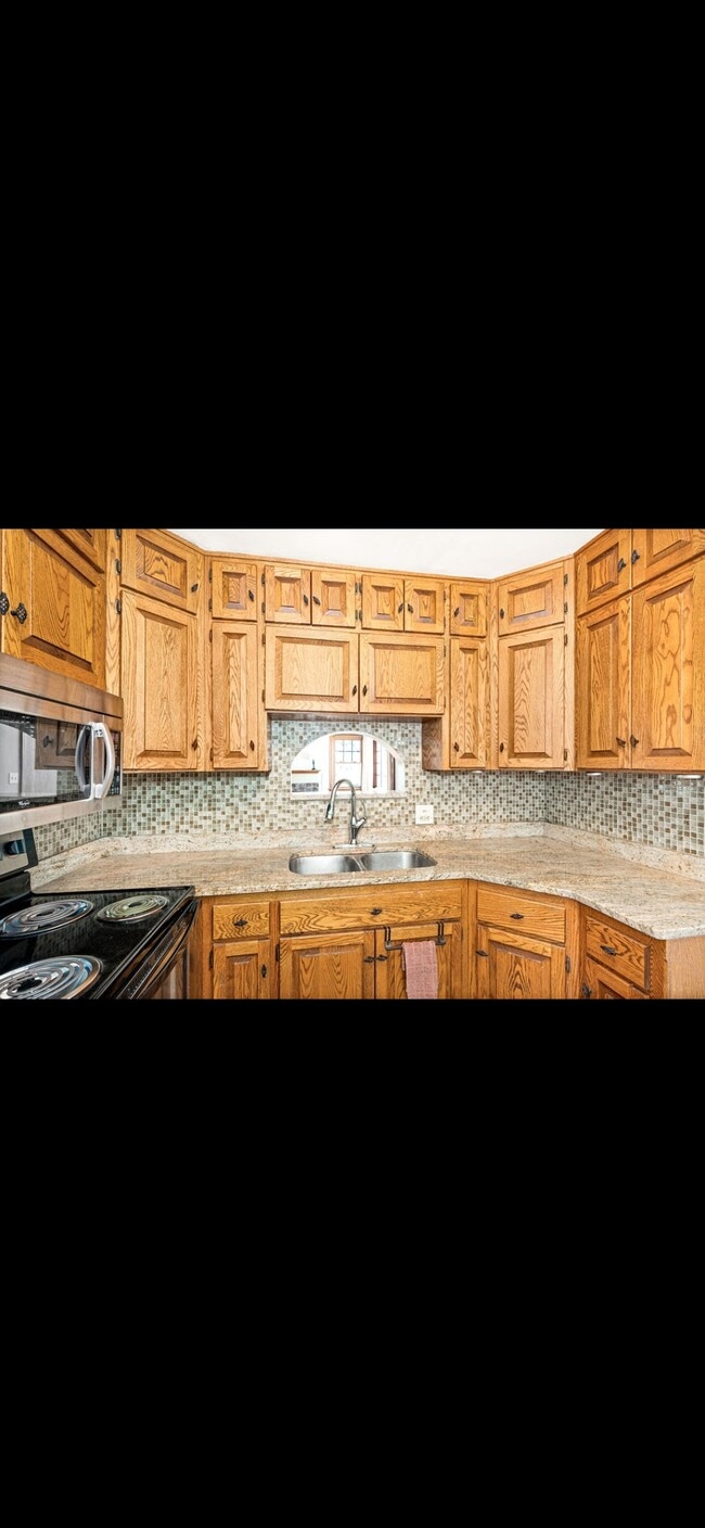 Building Photo - 445 E Oxford St