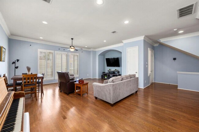 Building Photo - 7015 Plum Creek Trail Ln