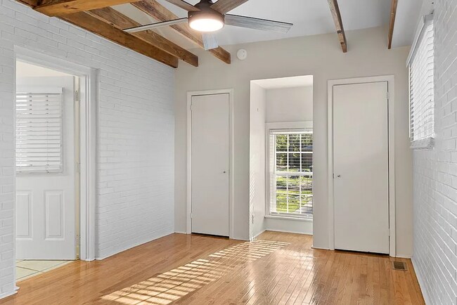 Foto del edificio - 2206 White Oak Dr