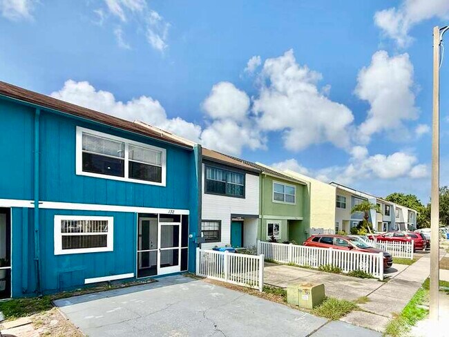Foto del edificio - 2820 S Pines Dr