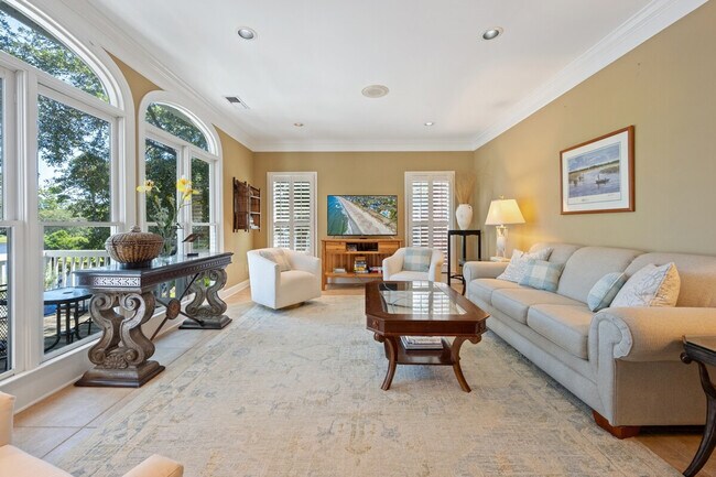 Foto del edificio - 127 Marsh Lake Dr