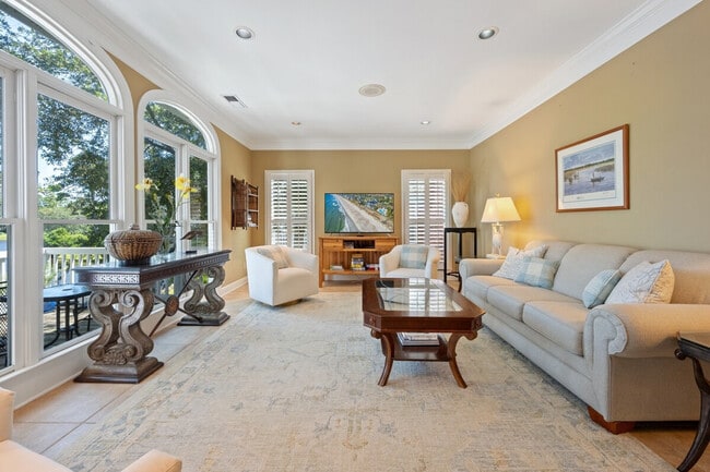 Building Photo - 127 Marsh Lake Dr