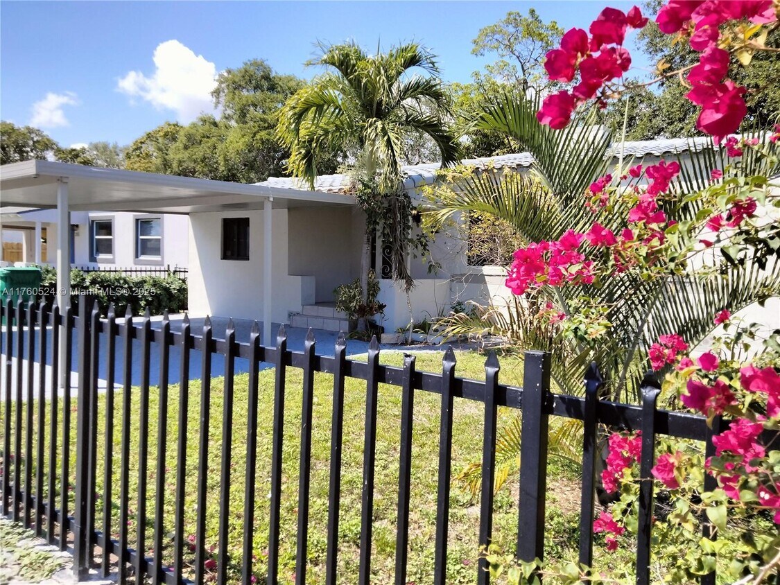 Foto principal - 251 NW 45th St